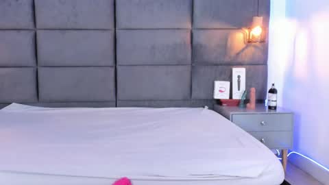 Snapshot of valentino_moon chatting on 09/15/25, 03:17 valentino moon online show from 09/15/25, 03:17