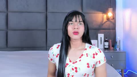 Snapshot of valentino_moon chatting on 09/22/25, 02:35 valentino moon online show from 09/22/25, 02:35