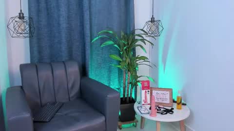 VALENTINO CASTAO online show from 02/17/25, 11:20