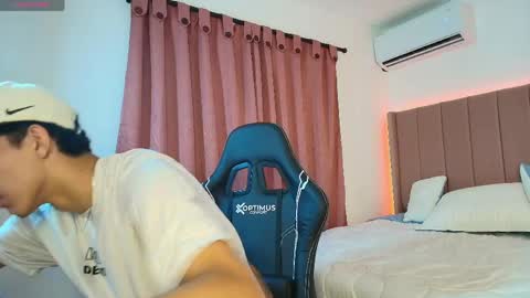 valentino_rey online show from 04/20/26, 12:08