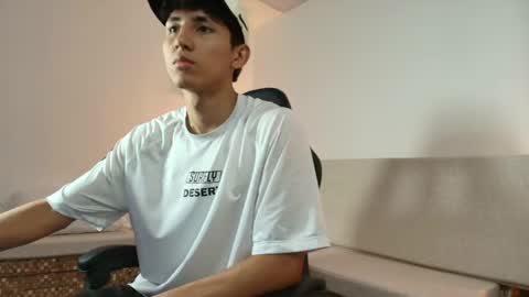 valentino_rey online show from 04/24/26, 12:18