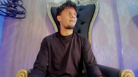 Snapshot of valentino_russo chatting on 02/19/26, 01:18 VALENTINO online show from 02/19/26, 01:18