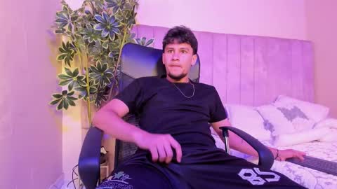 Snapshot of valentino_russo chatting on 02/27/26, 12:38 VALENTINO online show from 02/27/26, 12:38