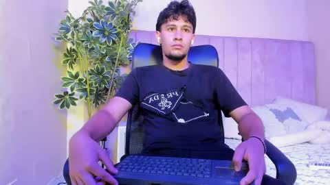 Snapshot of valentino_russo chatting on 03/01/26, 05:26 VALENTINO online show from 03/01/26, 05:26