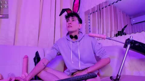 Valentino online show from 03/10/25, 05:11