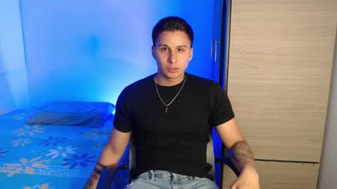 Snapshot of valentinosex_1 chatting on 11/13/25, 07:13 VALENTINO online show from 11/13/25, 07:13