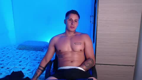 Snapshot of valentinosex_1 chatting on 05/12/26, 12:08 VALENTINO online show from 05/12/26, 12:08