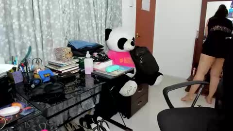 ValenLo online show from 04/21/26, 02:37