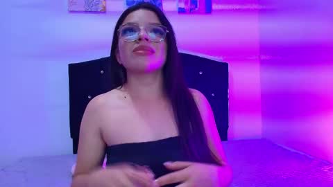 Snapshot of valeria__lux chatting on 05/21/26, 01:23 Valeria online show from 05/21/26, 01:23