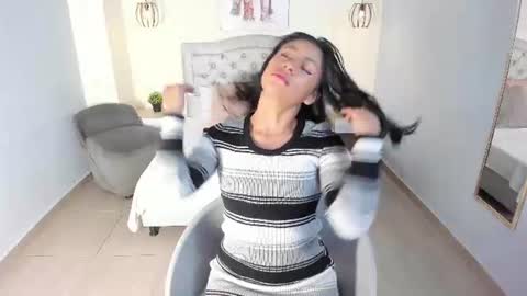Snapshot of valeria__torres chatting on 07/31/26, 07:35 Valeria online show from 07/31/26, 07:35
