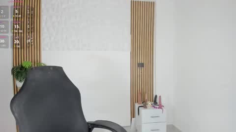 Snapshot of valeria_acosta_ chatting on 12/16/25, 09:42 Valeria Acosta online show from 12/16/25, 09:42