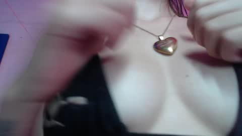 Snapshot of valeria_mendozza chatting on 12/25/24, 07:46   online show from 12/25/24, 07:46