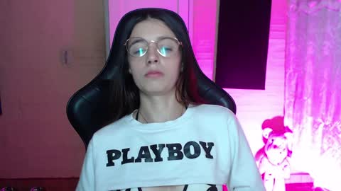 Snapshot of valeria_mendozza chatting on 12/31/24, 05:44   online show from 12/31/24, 05:44
