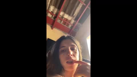 Snapshot of valeria_mendozza chatting on 01/02/25, 08:02   online show from 01/02/25, 08:02