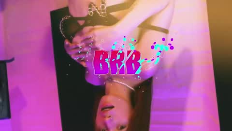 Snapshot of valeria_mendozza chatting on 01/30/25, 05:30   online show from 01/30/25, 05:30