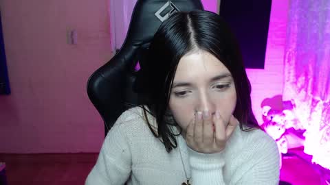 Snapshot of valeria_mendozza chatting on 02/06/25, 04:53   online show from 02/06/25, 04:53