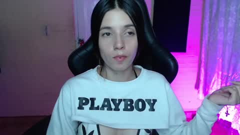 Snapshot of valeria_mendozza chatting on 02/14/25, 08:31   online show from 02/14/25, 08:31