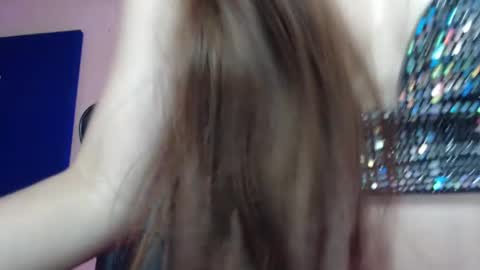 Snapshot of valeria_mendozza chatting on 02/23/25, 09:00   online show from 02/23/25, 09:00