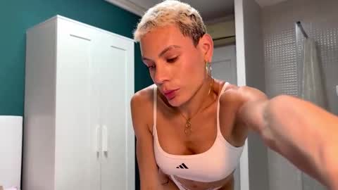 Snapshot of valeria_thonson chatting on 11/06/25, 09:54 valeria_thonson online show from 11/06/25, 09:54