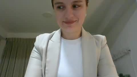 valeriafrannco online show from 10/07/25, 11:57