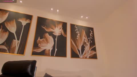 Valeria online show from 12/19/24, 10:02