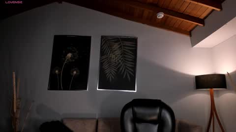 Snapshot of valeriavelvet chatting on 01/10/26, 12:18 Vale online show from 01/10/26, 12:18