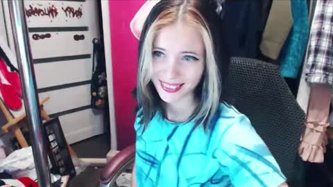 ValeriaXKiss online show from 01/12/25, 12:23