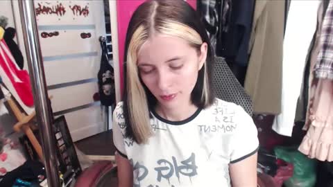 ValeriaXKiss online show from 02/22/25, 09:56