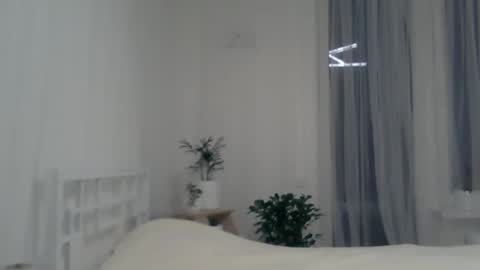 valerie_rose777 online show from 12/28/24, 06:50