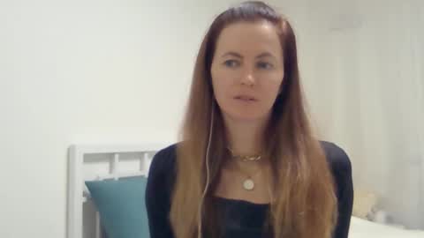 valerie_rose777 online show from 10/18/25, 07:03