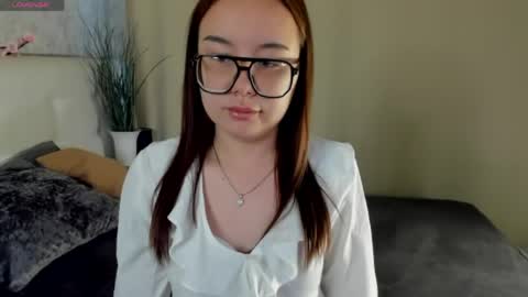 Snapshot of valerie_yatess chatting on 06/05/26, 01:23 Eva online show from 06/05/26, 01:23