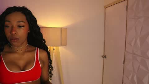 Snapshot of valeriebony chatting on 01/05/25, 03:53 Valerie Style3 online show from 01/05/25, 03:53