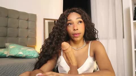 Snapshot of valeriebony chatting on 02/10/25, 07:15 Valerie Style3 online show from 02/10/25, 07:15