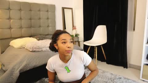 Snapshot of valeriebony chatting on 03/03/25, 03:52 Valerie Style3 online show from 03/03/25, 03:52