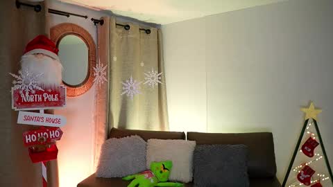 Snapshot of valeriebony chatting on 12/14/25, 04:29 Valerie Style3 online show from 12/14/25, 04:29