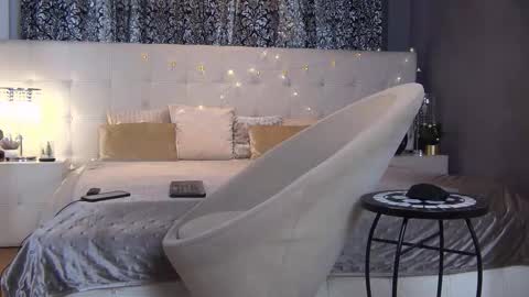 Valerie online show from 12/20/25, 12:23