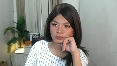 Snapshot of valerieflameshot chatting on 05/06/26, 02:08 MISS Valerie online show from 05/06/26, 02:08