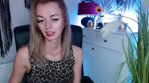 Snapshot of valerieluvsugar chatting on 12/03/24, 10:17 Valerie online show from 12/03/24, 10:17