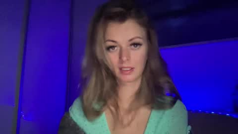 Snapshot of valerieluvsugar chatting on 12/16/24, 07:00 Valerie online show from 12/16/24, 07:00