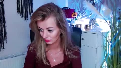 Snapshot of valerieluvsugar chatting on 12/30/24, 02:51 Valerie online show from 12/30/24, 02:51