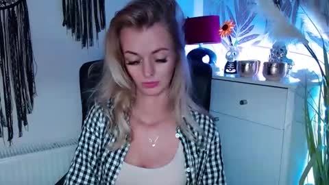 Snapshot of valerieluvsugar chatting on 02/04/25, 02:53 Valerie online show from 02/04/25, 02:53