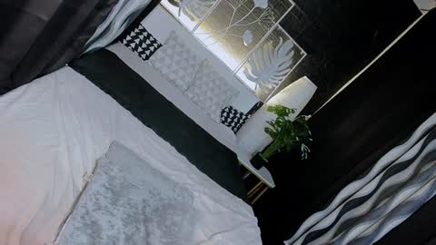 Snapshot of valerieriches chatting on 12/08/24, 06:43 Valerie online show from 12/08/24, 06:43