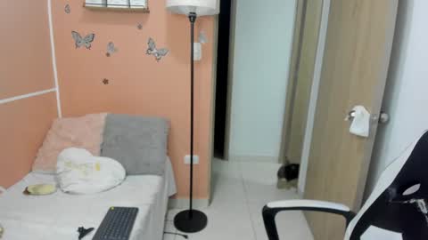 Snapshot of valerihouse chatting on 12/02/24, 12:41 Juli C online show from 12/02/24, 12:41