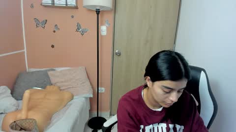 Snapshot of valerihouse chatting on 12/05/24, 10:34 Juli C online show from 12/05/24, 10:34