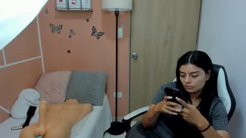 Snapshot of valerihouse chatting on 12/23/24, 09:08 Juli C online show from 12/23/24, 09:08