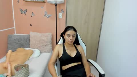 Snapshot of valerihouse chatting on 01/13/25, 08:58 Juli C online show from 01/13/25, 08:58