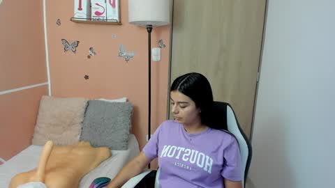 Snapshot of valerihouse chatting on 02/08/25, 09:15 Juli C online show from 02/08/25, 09:15