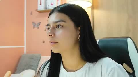 Snapshot of valerihouse chatting on 02/24/25, 09:31 Juli C online show from 02/24/25, 09:31