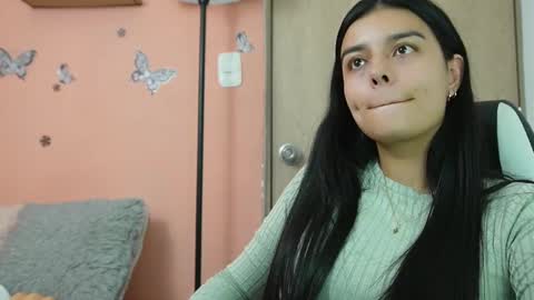 Snapshot of valerihouse chatting on 03/01/25, 08:42 Juli C online show from 03/01/25, 08:42