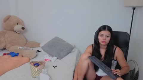 Snapshot of valerihouse chatting on 09/11/25, 12:44 Juli C online show from 09/11/25, 12:44